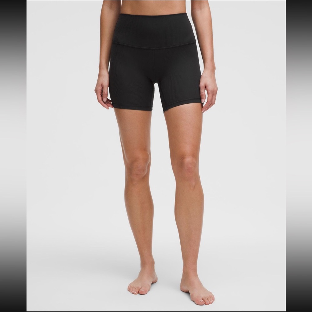 LULULEMON ALIGN BLACK BIKER SHORTS
SIZE 8